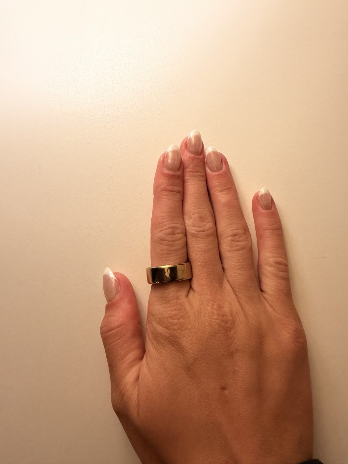 Good Oura gen 4 size 7 w/ charging dock