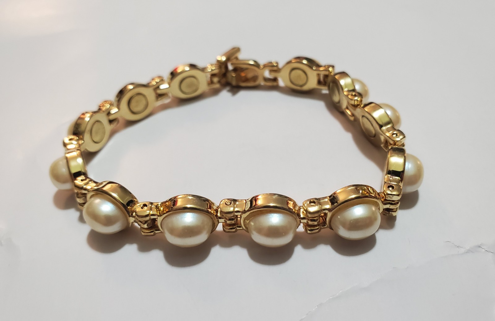 Men Women MAGNETIC BRACELET Sz 7″ Oval High Raised Pearl-Like Stones GOLDTONE💝