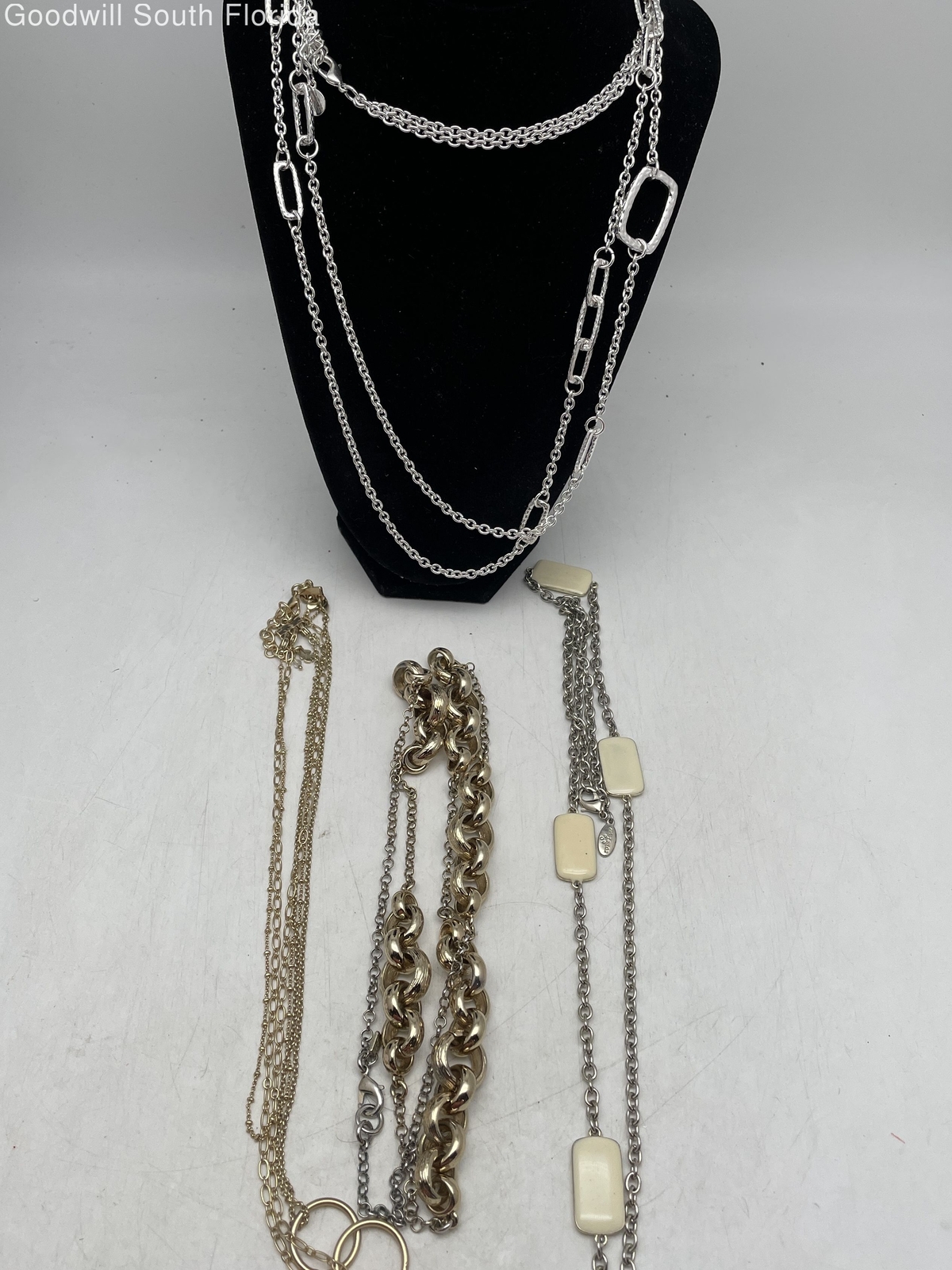 Brand’s, Mixed Variety Different Colors (4 Pcs) Jewelry, Weight 8,8 Oz