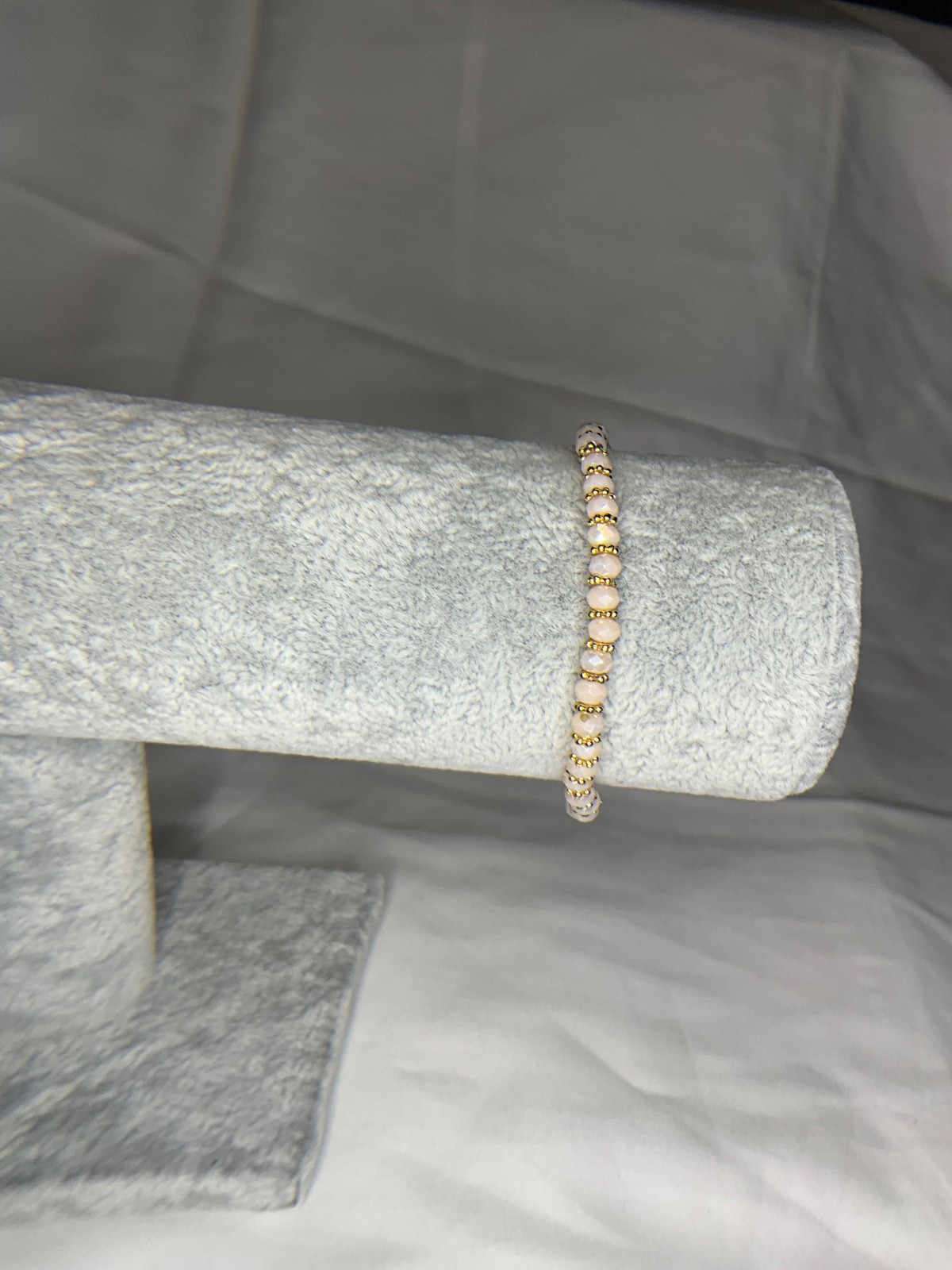Set of 8 Gold & Champagne Beaded Stackable Bracelets – Excellent Condition