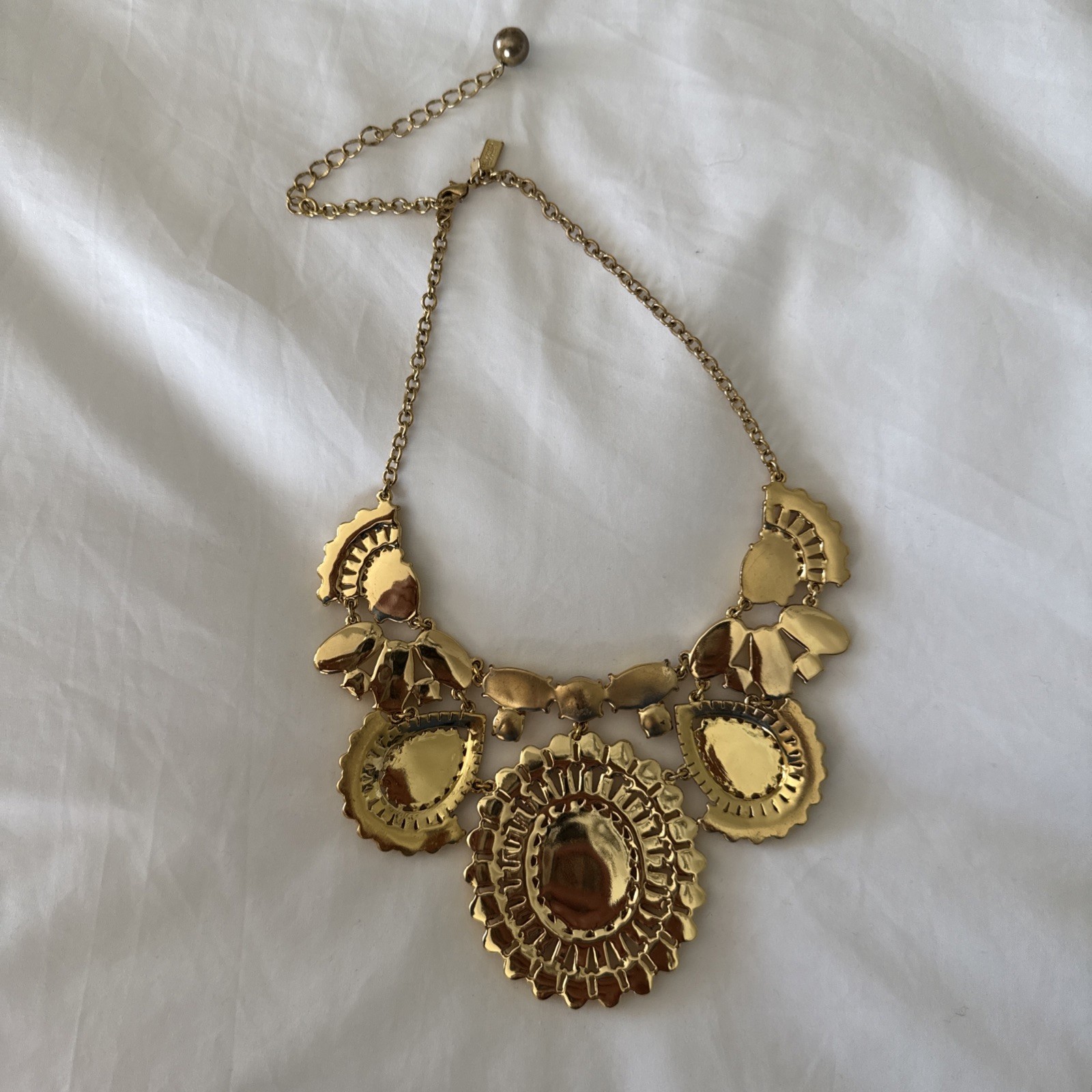 Kate Spade Cream/white Bib Necklace – Gold Tone W/White Enamel & Rhinestones