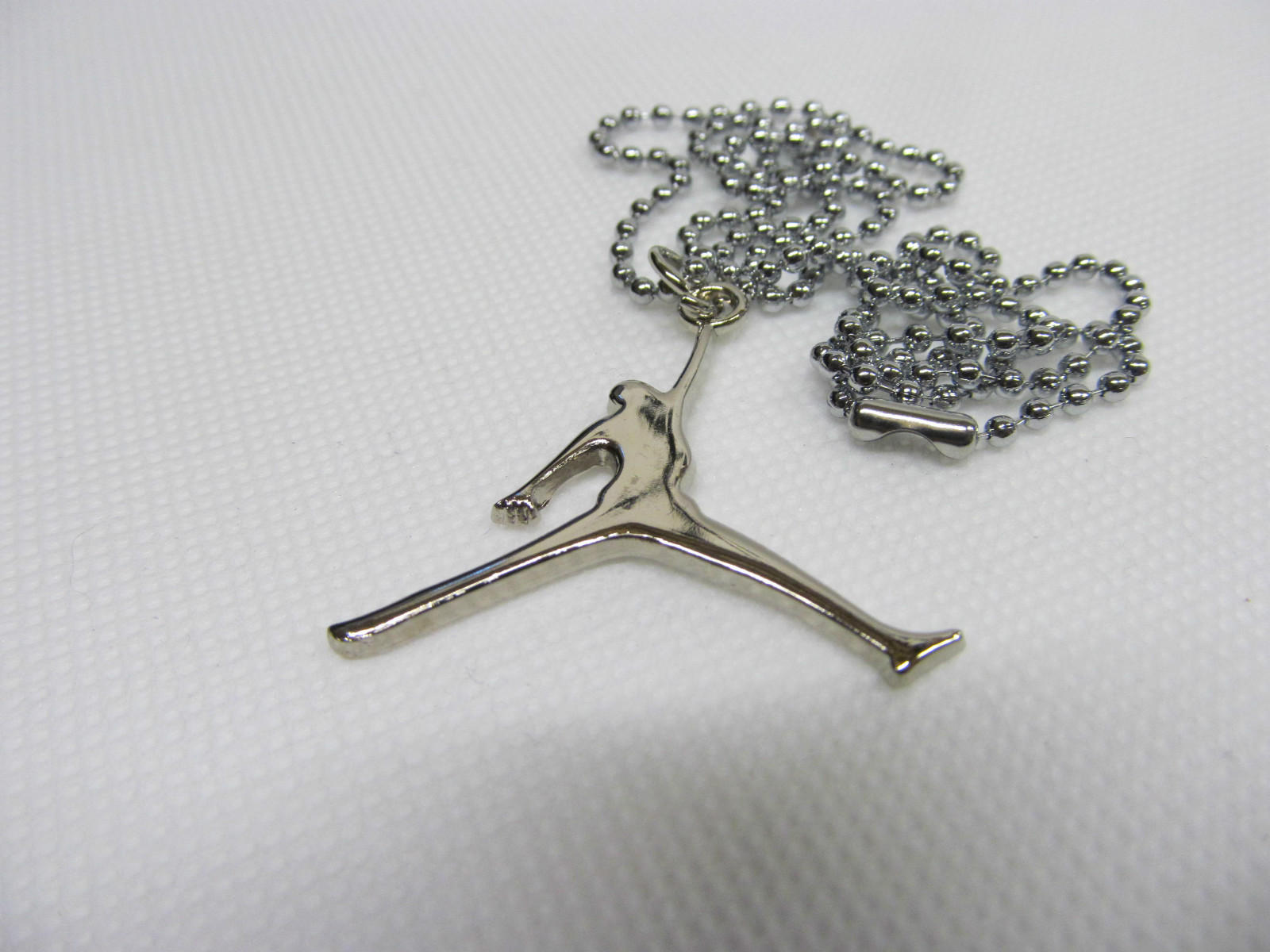 SILVER METAL JORDAN SYMBOL FASHION BLING NECKLACE PENDANT 11″ CHAIN UK SELLER