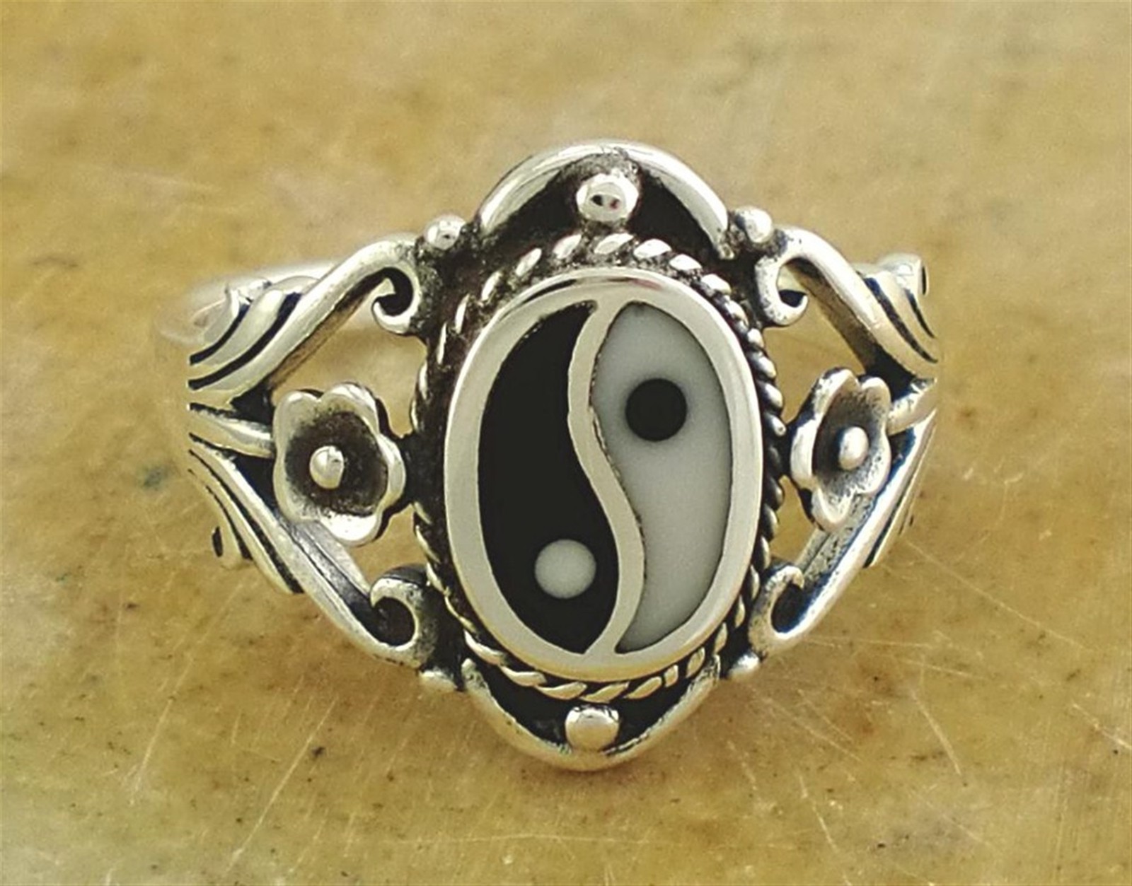 LARGE .925 STERLING SILVER YIN YANG RING size 11 style# r2021