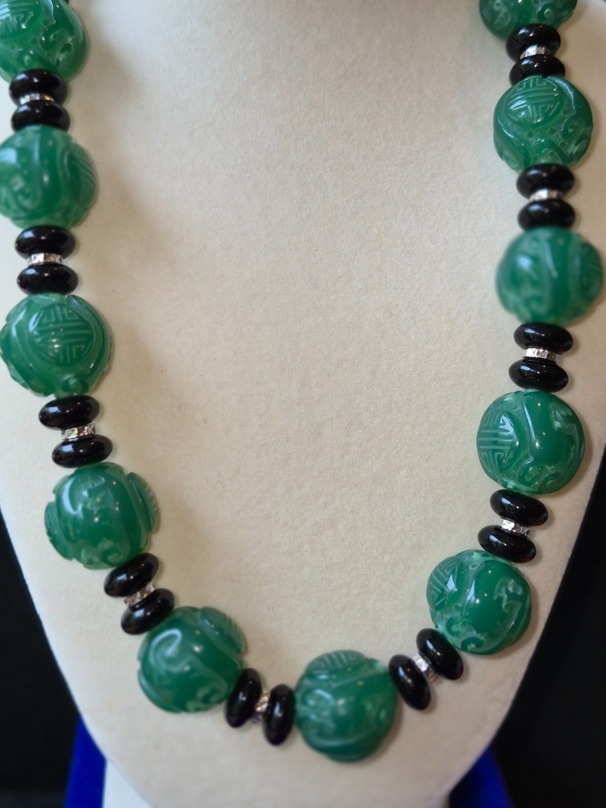 KENNETH JAY LANE GREEN AND BLACK ART DECO GREAT WALL NECKLACE