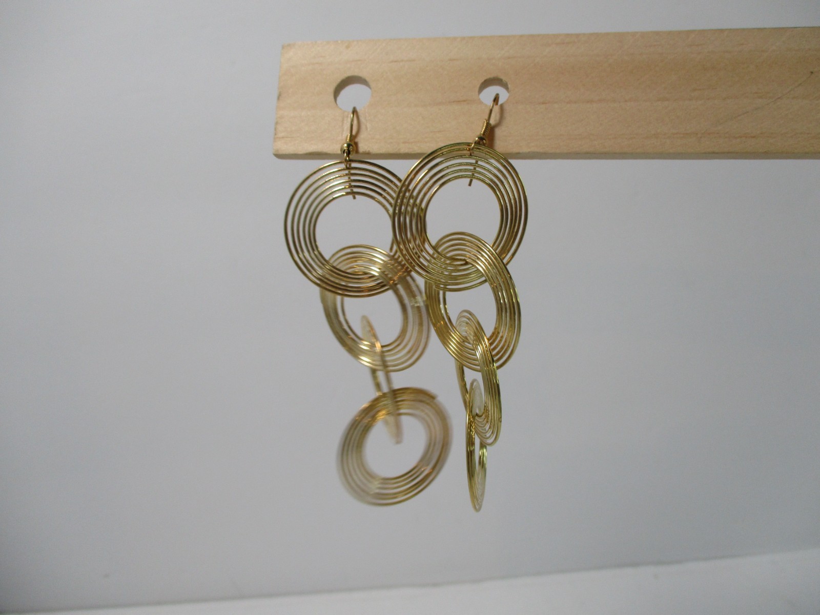 Dangle Earrings 3.5in Pierced Gold Tone Metal Lightweight Hook Egyptian Revival