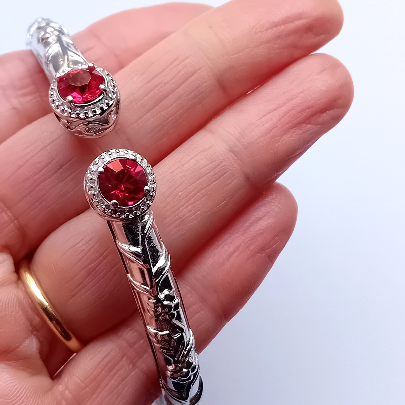 SWAROVSKI CRYSTAL BRACELET BANGLE HINGED CUFF PLATINUM BONDED RED STONE UNWORN