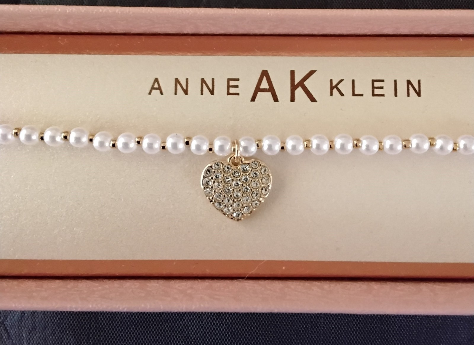 Anne Klein White Faux Pearl Beaded Bracelet Gold Tone Heart Dangle Charm