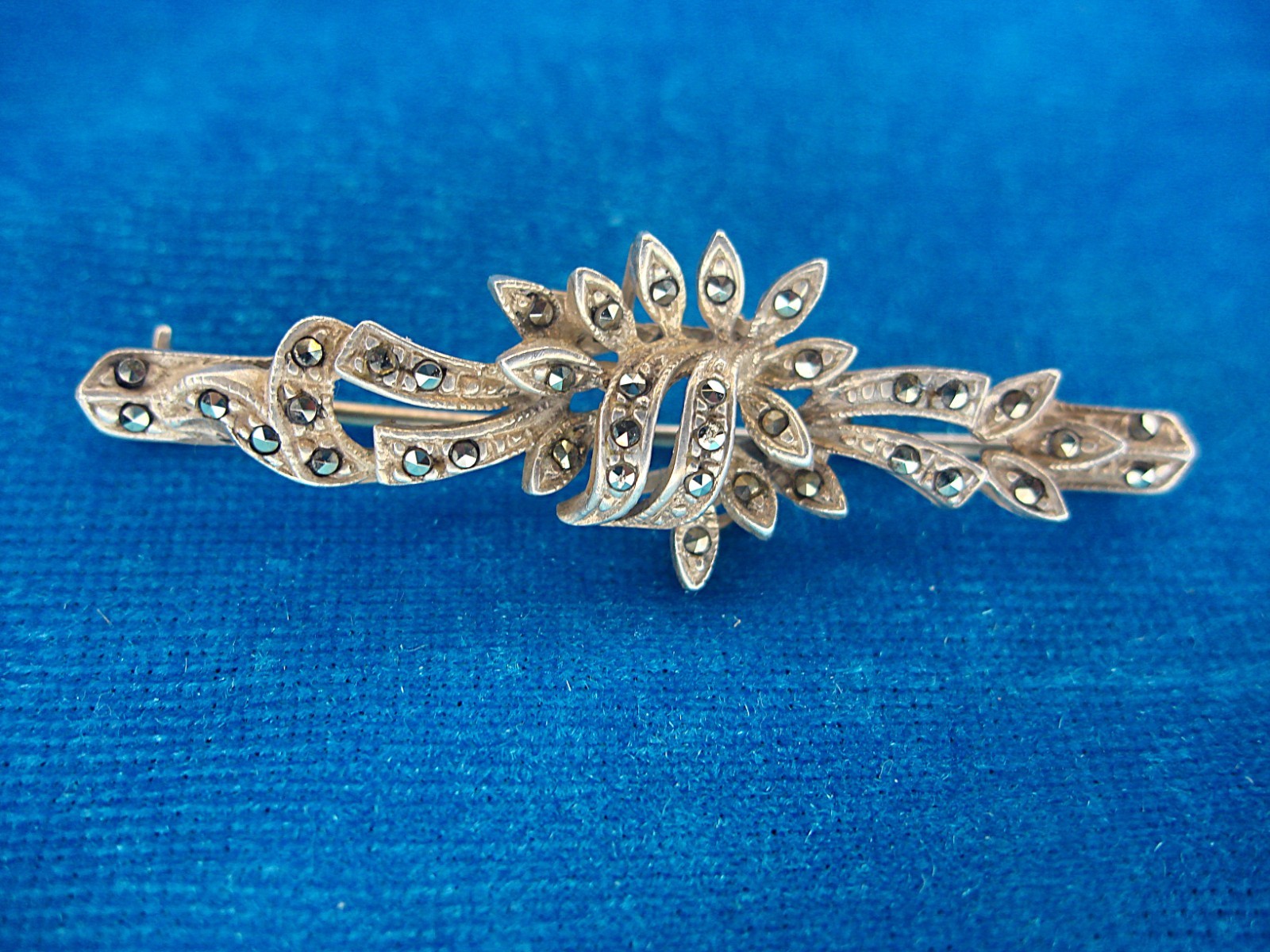 VINTAGE STERLING SILVER FANCY BAR PIN WITH MARCASITES
