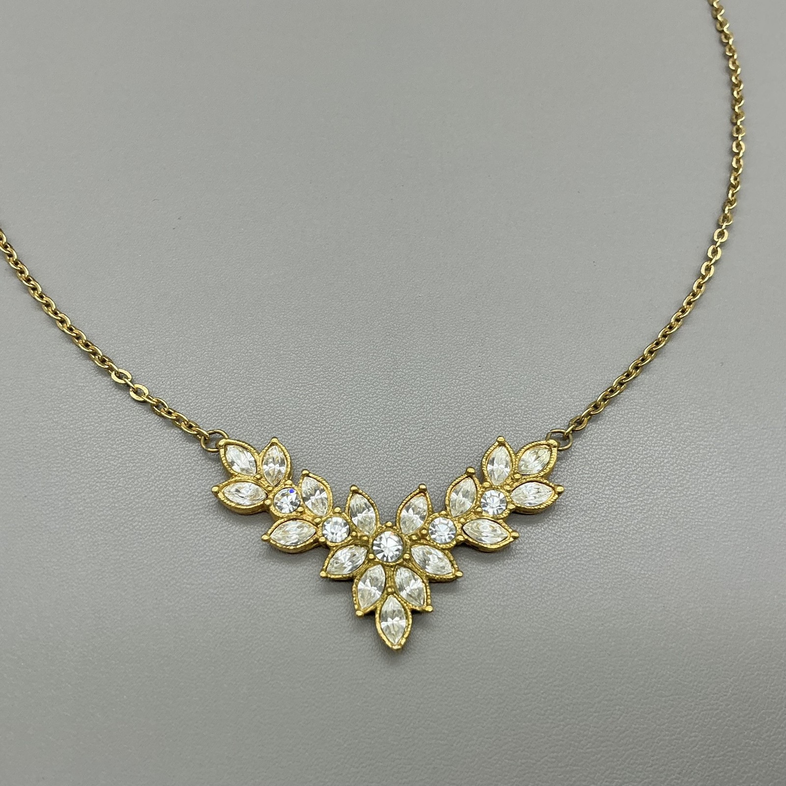Avon Necklace Gold Tone Rhinestone Crystal Flower Bib Statement 18 Inch Jewelry