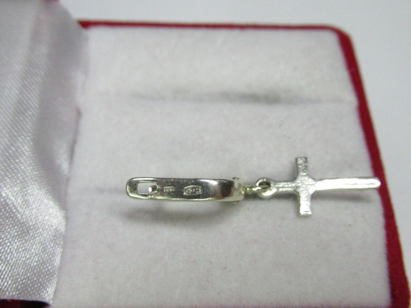 Women’s 925 sterling silver earrings, weight 2.53 g..