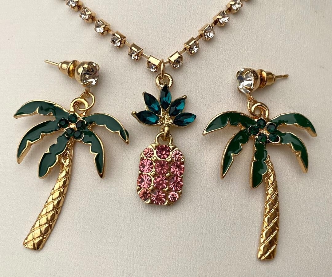 4pcs GOLDTONE PINEAPPLE SET NECKLACE, EARRINGS, BRACELET, RING CRYSTALS