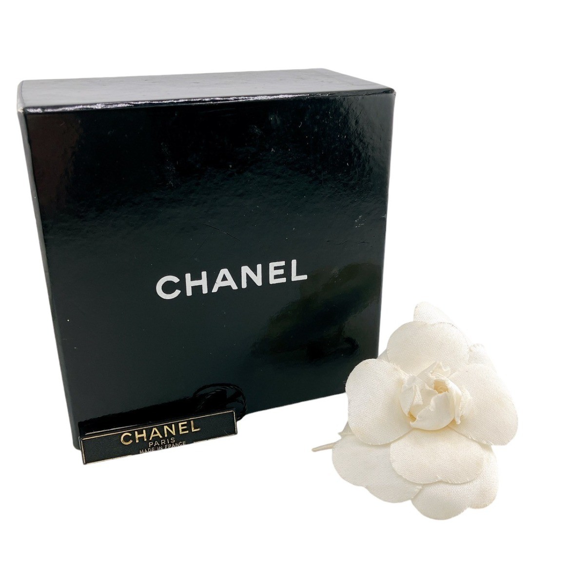 CHANEL Pin Brooch Camelia Brooch corsage Not specified white Women Storage box