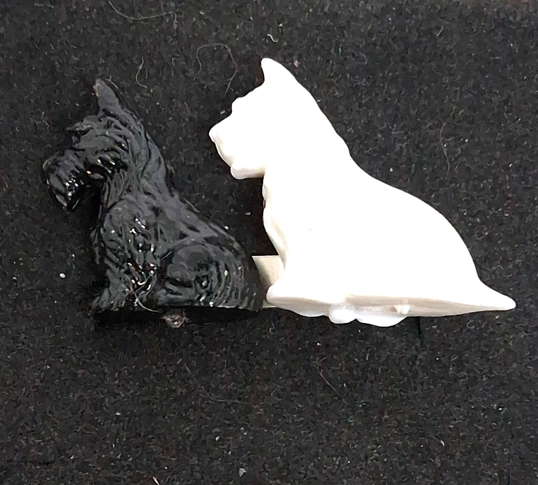 Vintage Made in Great Britain Black & White Celluloid Scottie Dog 1″ Brooch Pin