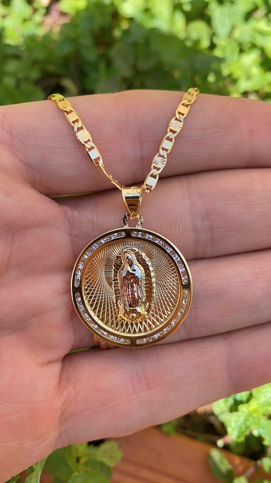 Cadena y Medalla De La Virgen de Guadalupe Tres Oros 28x25mm Guadalupe Necklace