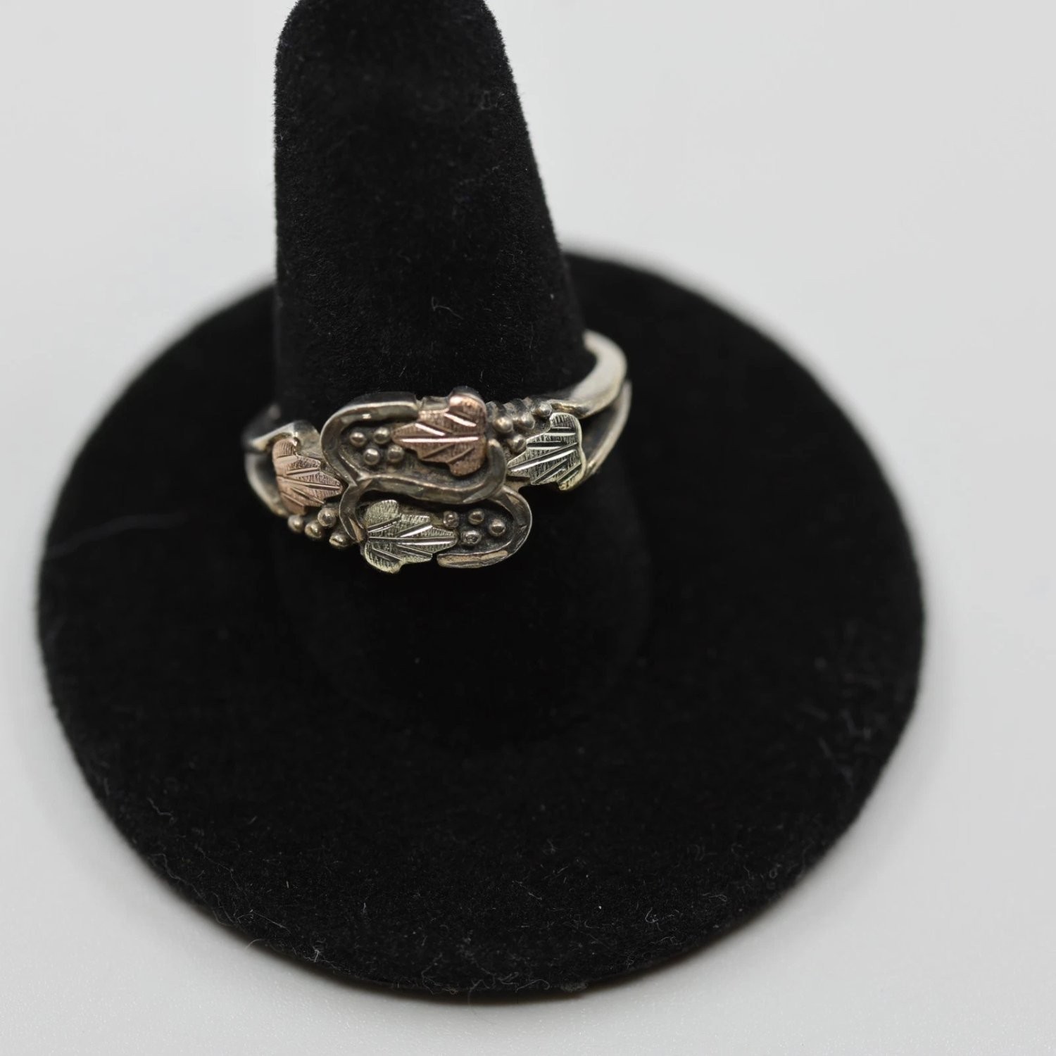 Black Hills Gold Sterling Silver 12K Rose Green Leaf Ring Size 7.5 Tri-Color