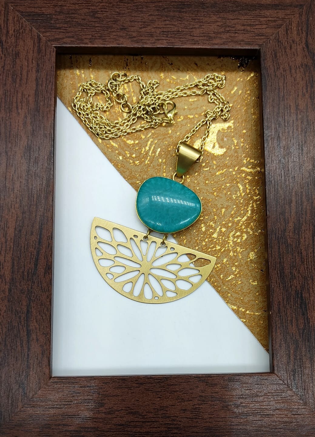 Hand Made Brass Resin Stone D Shaped Ling Chain Light Weight Necklace for Girls