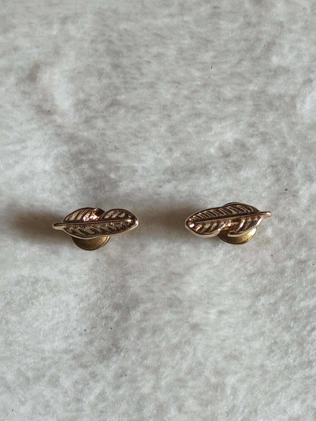 vintage Gold Tone Leaf Stud Earrings Push Back Closure Lobe Pair