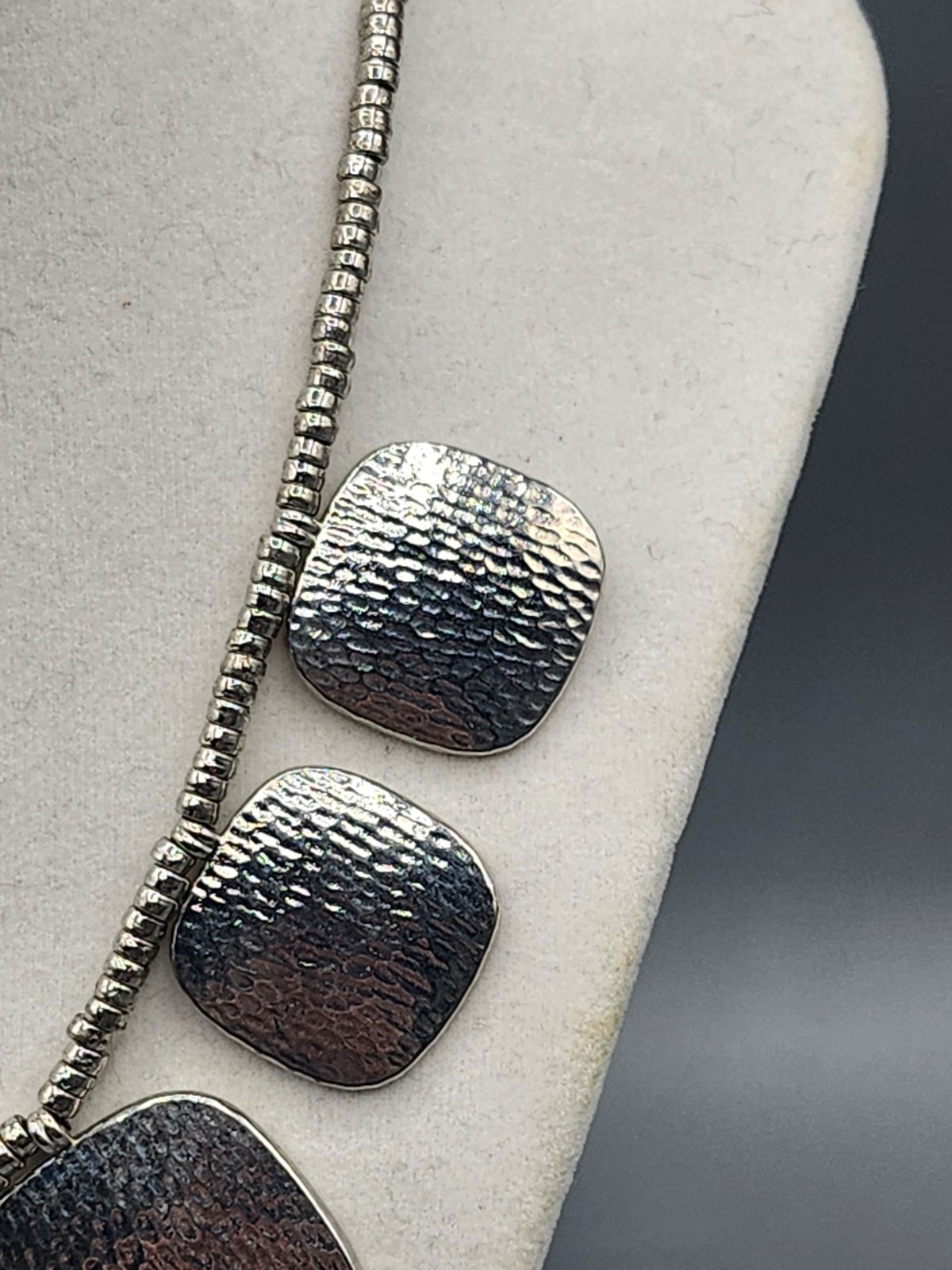 Bill Blass Hammered Silver Tone Necklace Square Pendants Bead Chain 18″