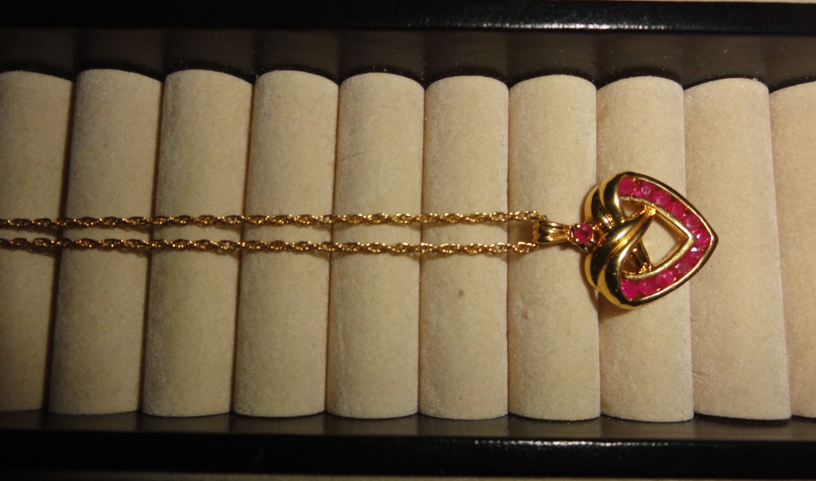 JANUARY BIRTHSTONE GARNET HEART (3/4″ DROP) ON 18″ GOLDTONE CHAIN, NEVER WORN!