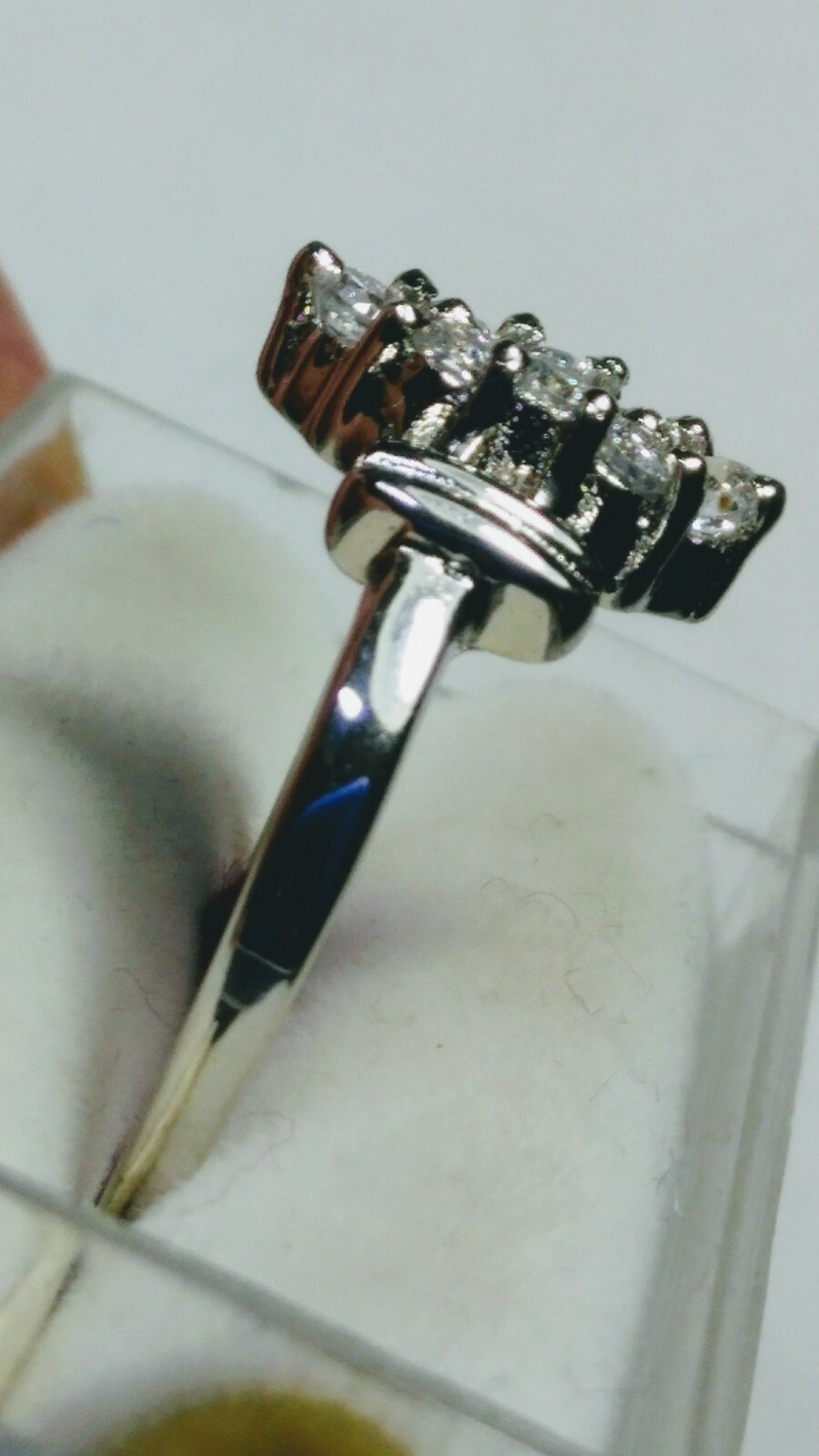 CUTE DESIGNER CZs SET RING IN STERLING SILVER.925 RING SIZE 7.0!