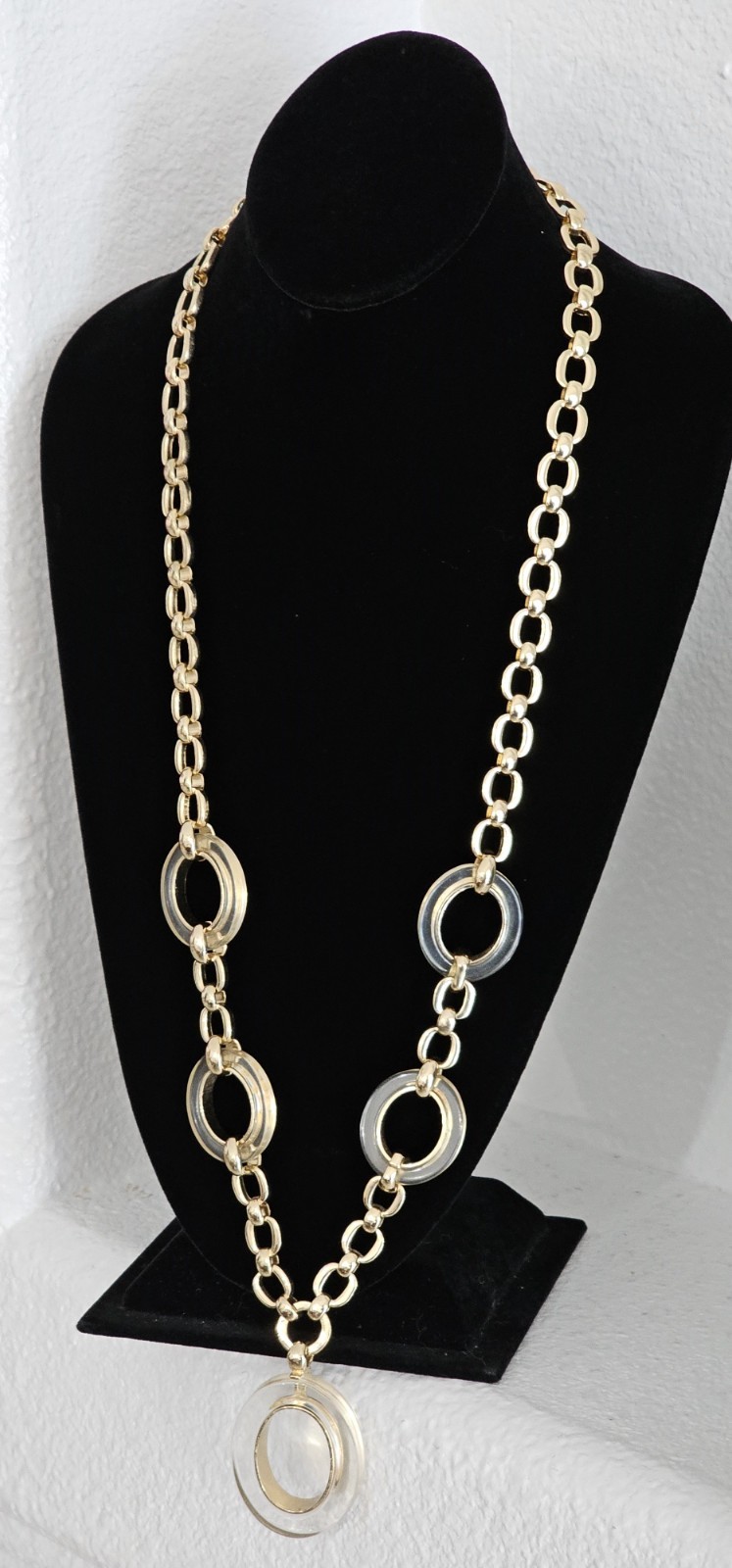 WHBM Women necklace gold tone plastic crystal NWOT in excellent condition