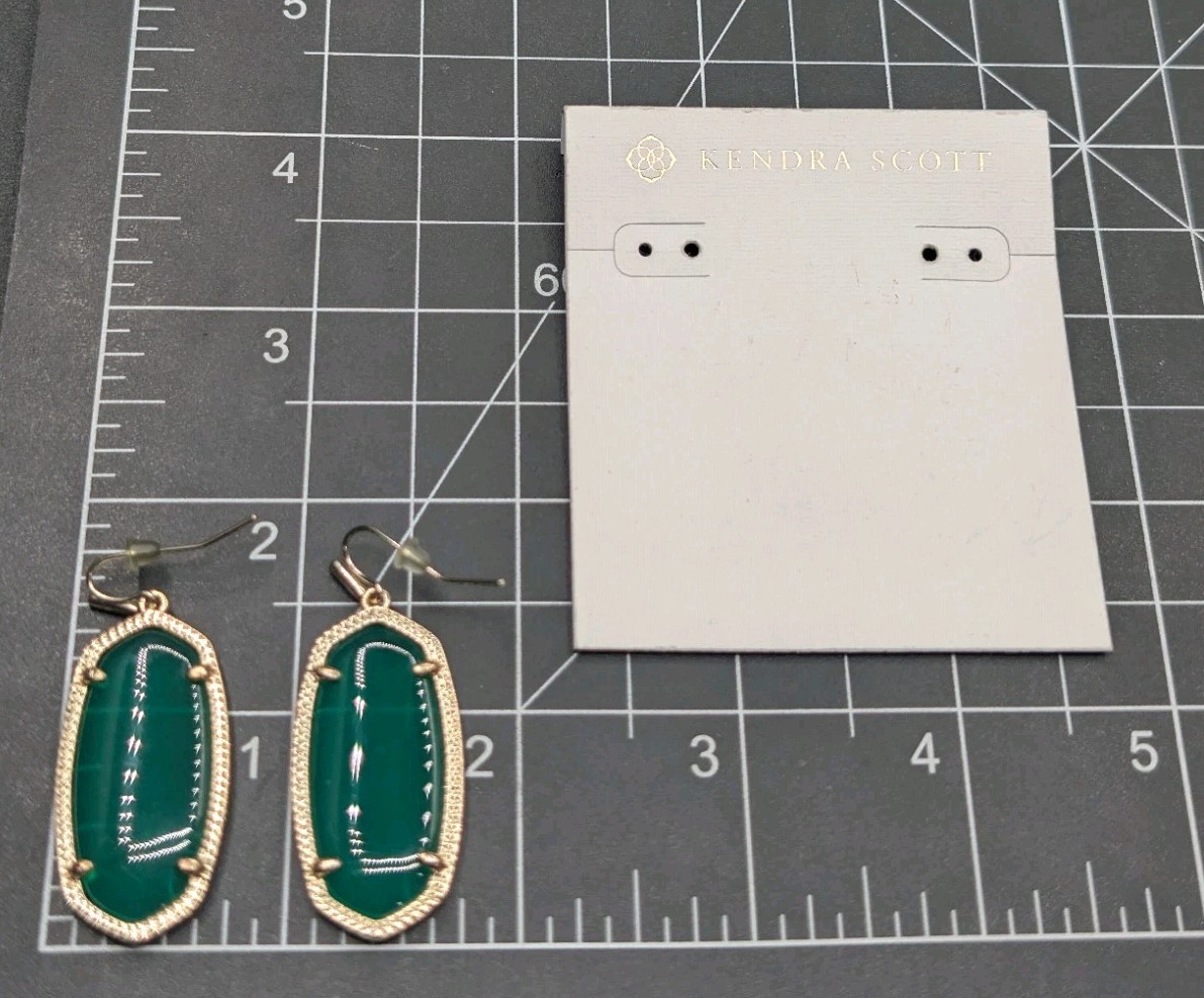Kendra Scott Elle Green Dangle Drop Gold Tone Earrings On Card
