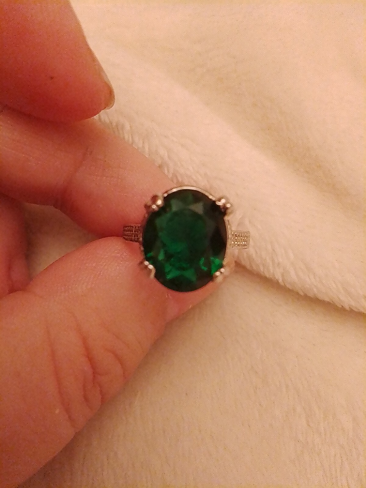SizeUK J and USA 4.5 Possibly silver Green oval cut claw set ring
