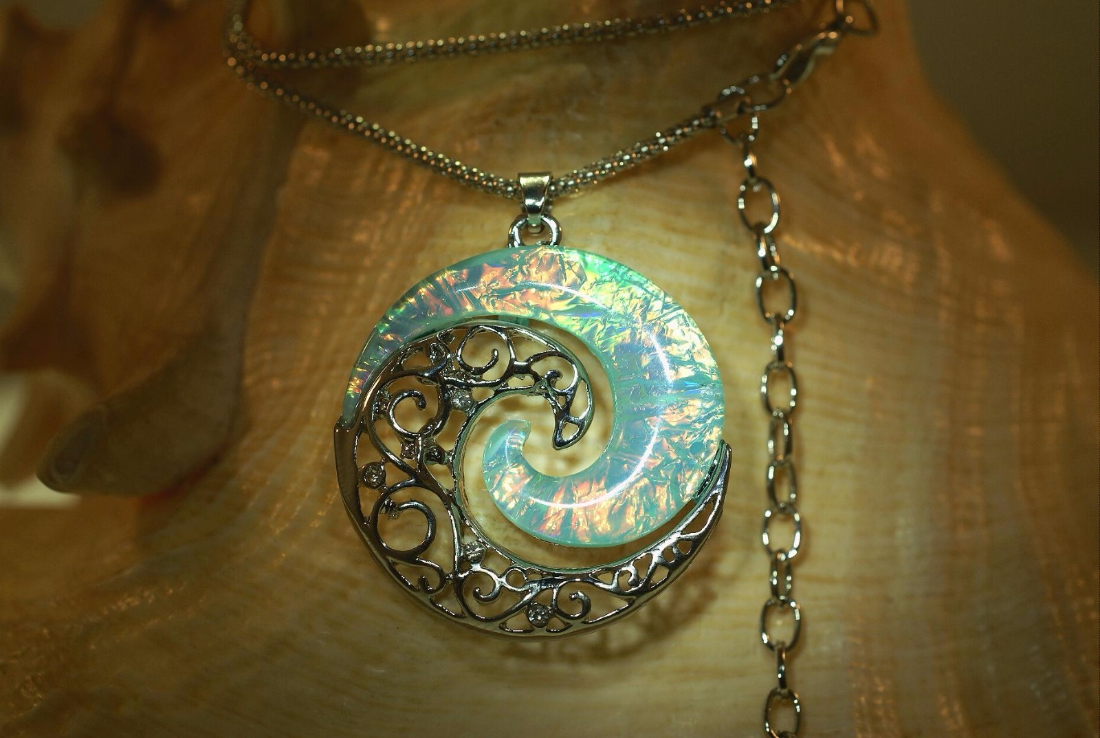 36mm Hawaiian Rhodium Brass Sparkly Blue-Pink Resin Ocean Wave Pendant Chain Adj
