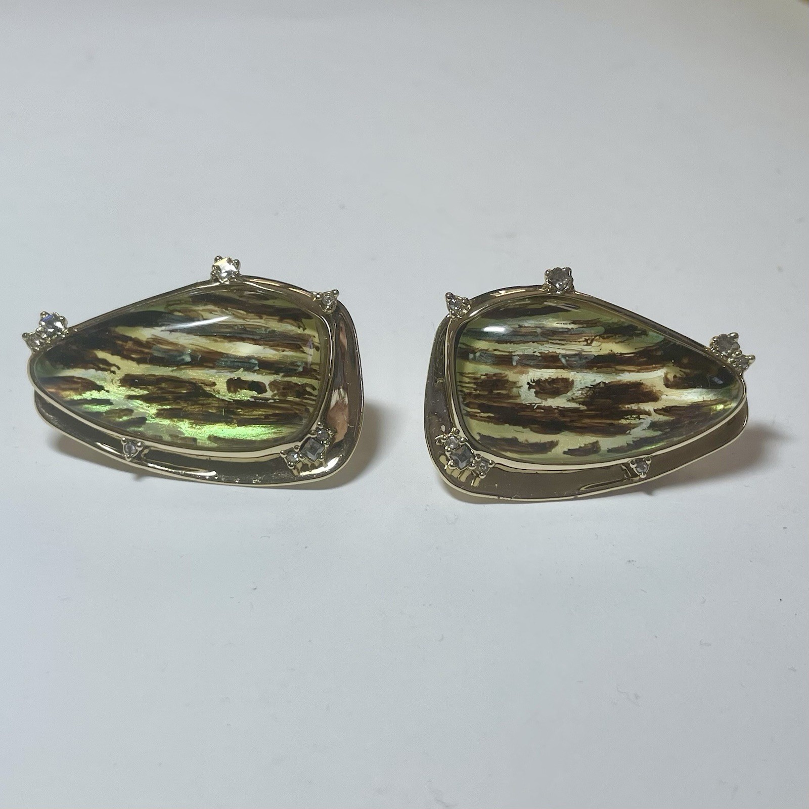 ALEXIS BITTAR WOOD GRAIN IRIDESCENT CRYSTAL CLIP ON EARRINGS APPROX 1.5” L NWOT
