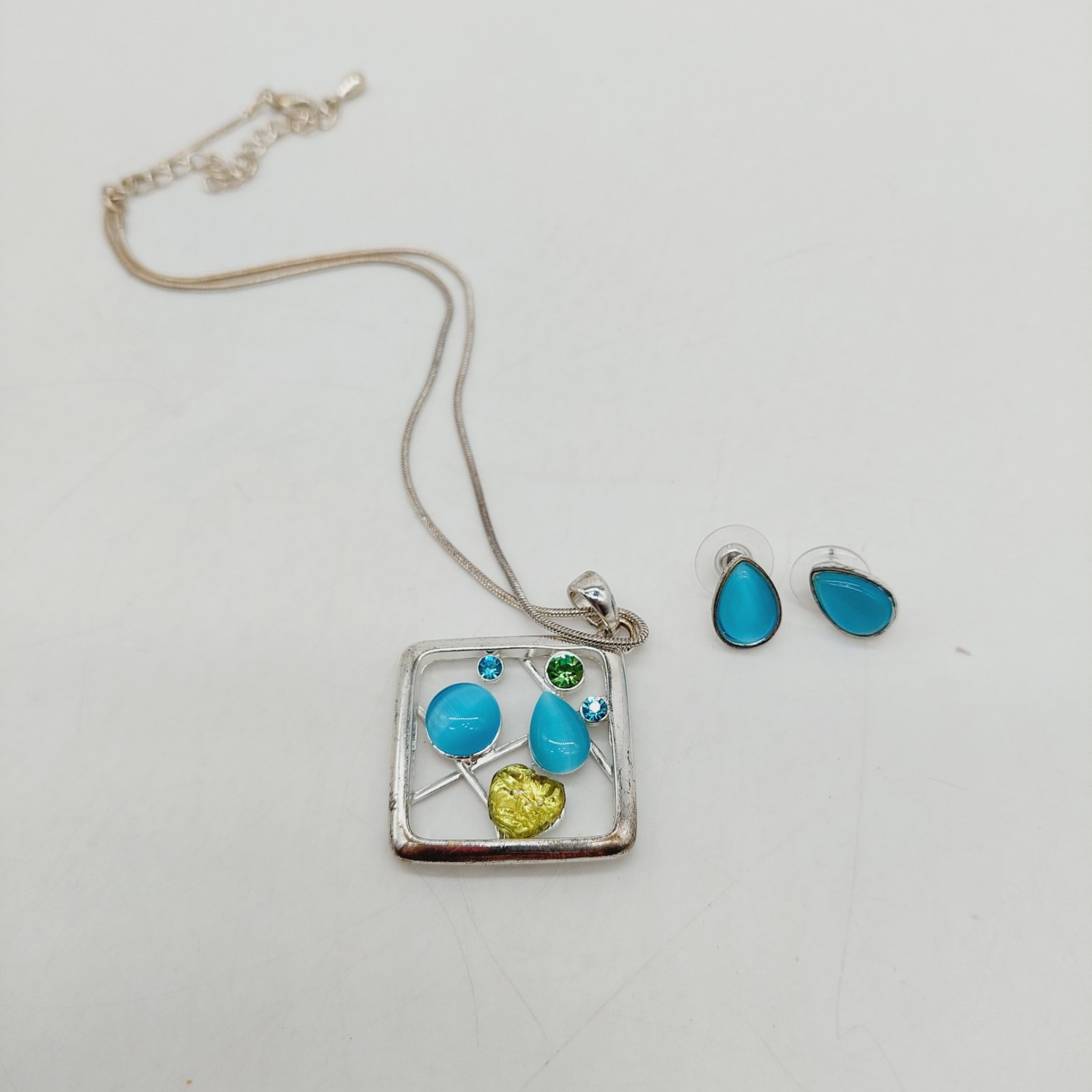 Kim Roger’s Blue Yellow Acrylic Stones Silver Tone Necklace And Earrings Set