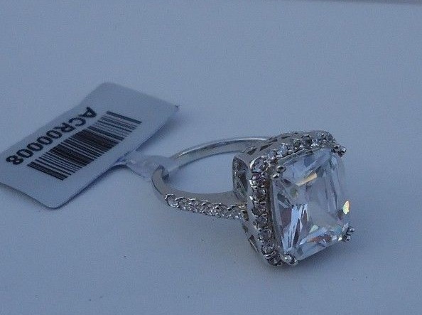 925 STERLING SILVER LADIES DESIGNER RING W/ 5.50ct SIMULATED DIAMONDS