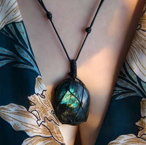 Natural Labradorite Dragon Heart Pendant Healing Amulet Protection Necklace