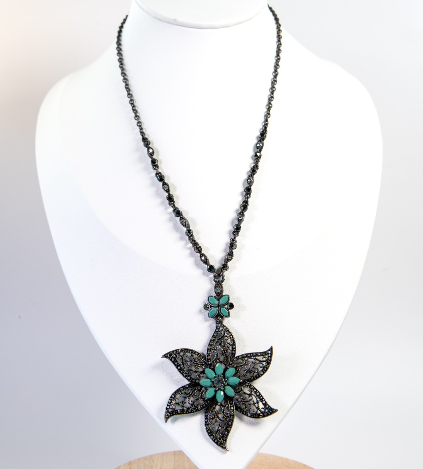 Vintage Style Gunmetal Filigree Flower Pendant Necklace Faux Turquoise Blue 20g