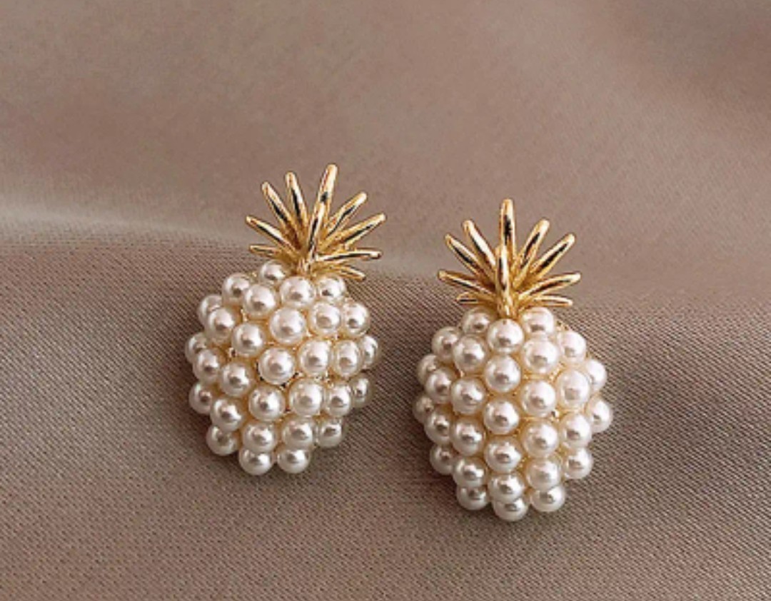 Pineapple stud earrings
