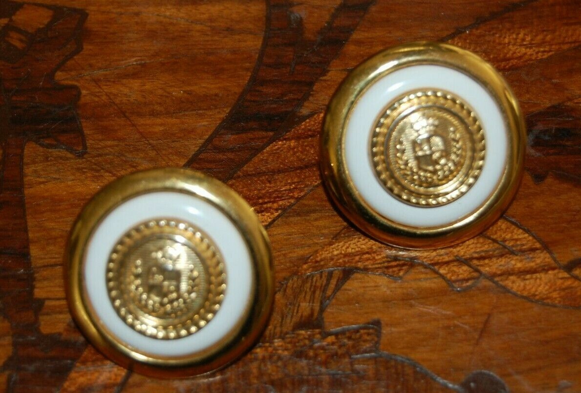 ELEGANT VINTAGE LIZ CLAIBORNE COUTURE WHITE AND GOLDEN LOGO SHIELD POST EARRINGS