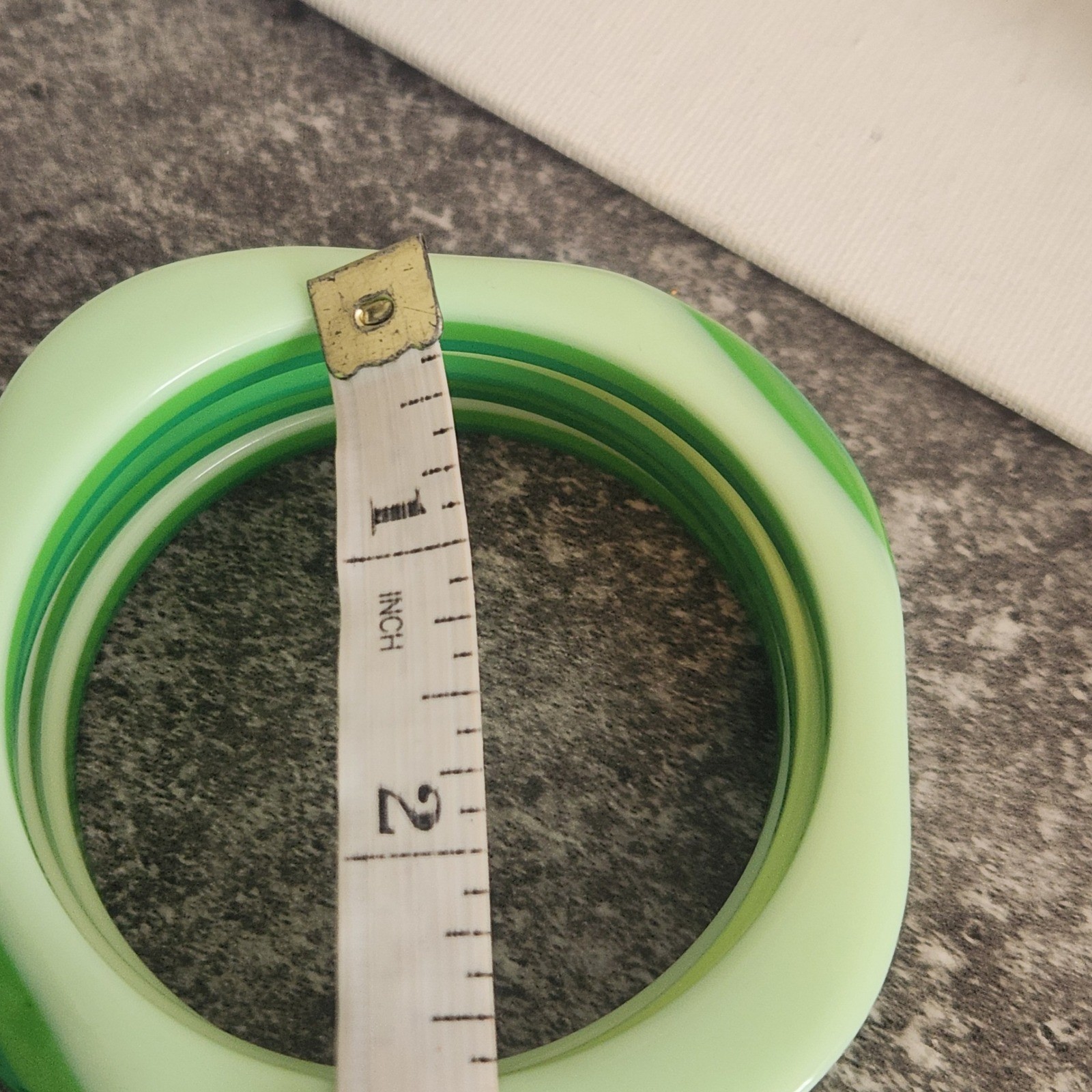 Green Resin acrylic Bangle Bracelet Set 4pc Round Wavy Scalloped Stackable Retro