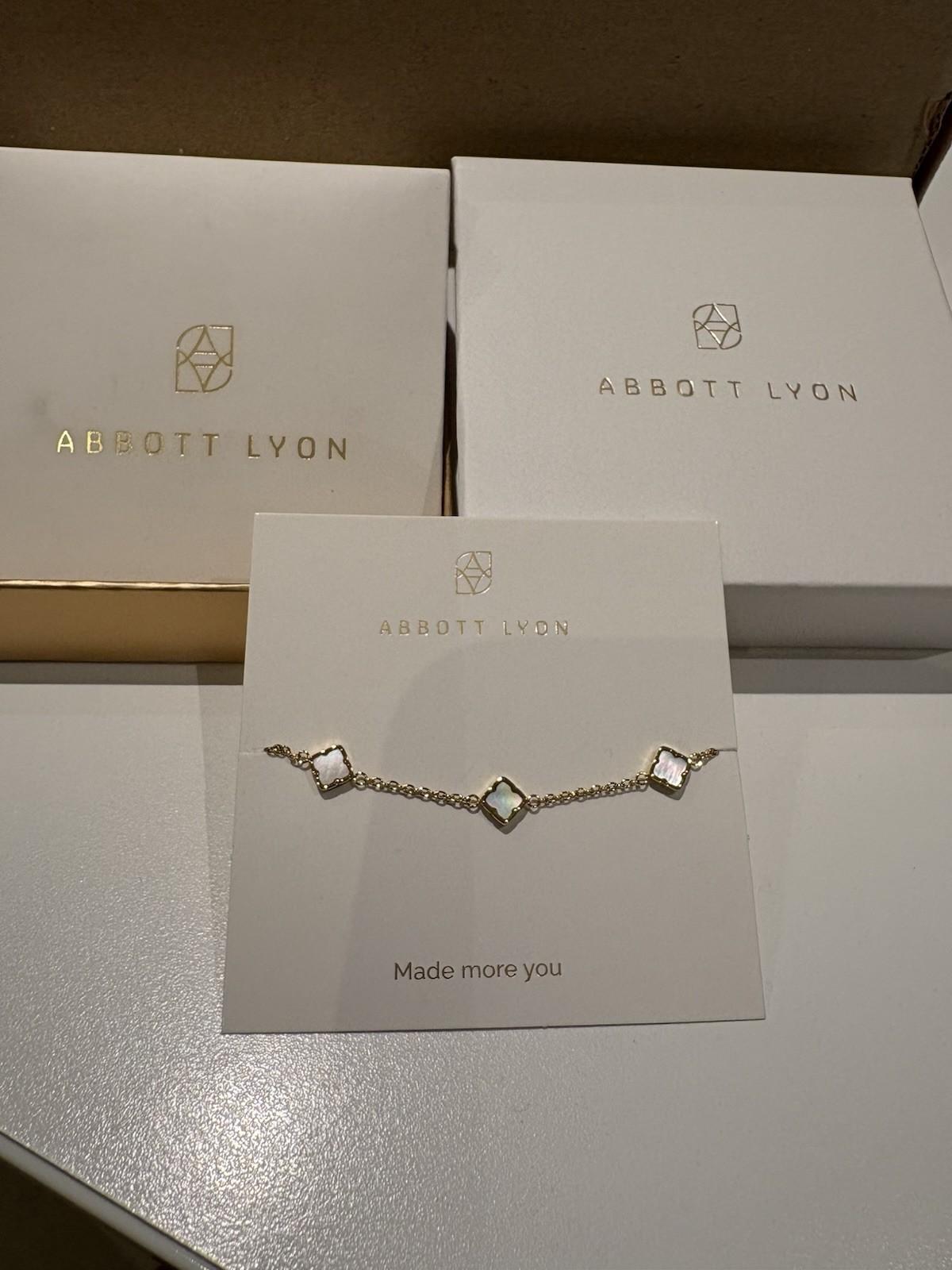 Viral Abbott Lyon multi clover Bracelet BNIB gold and pearl van cleef style