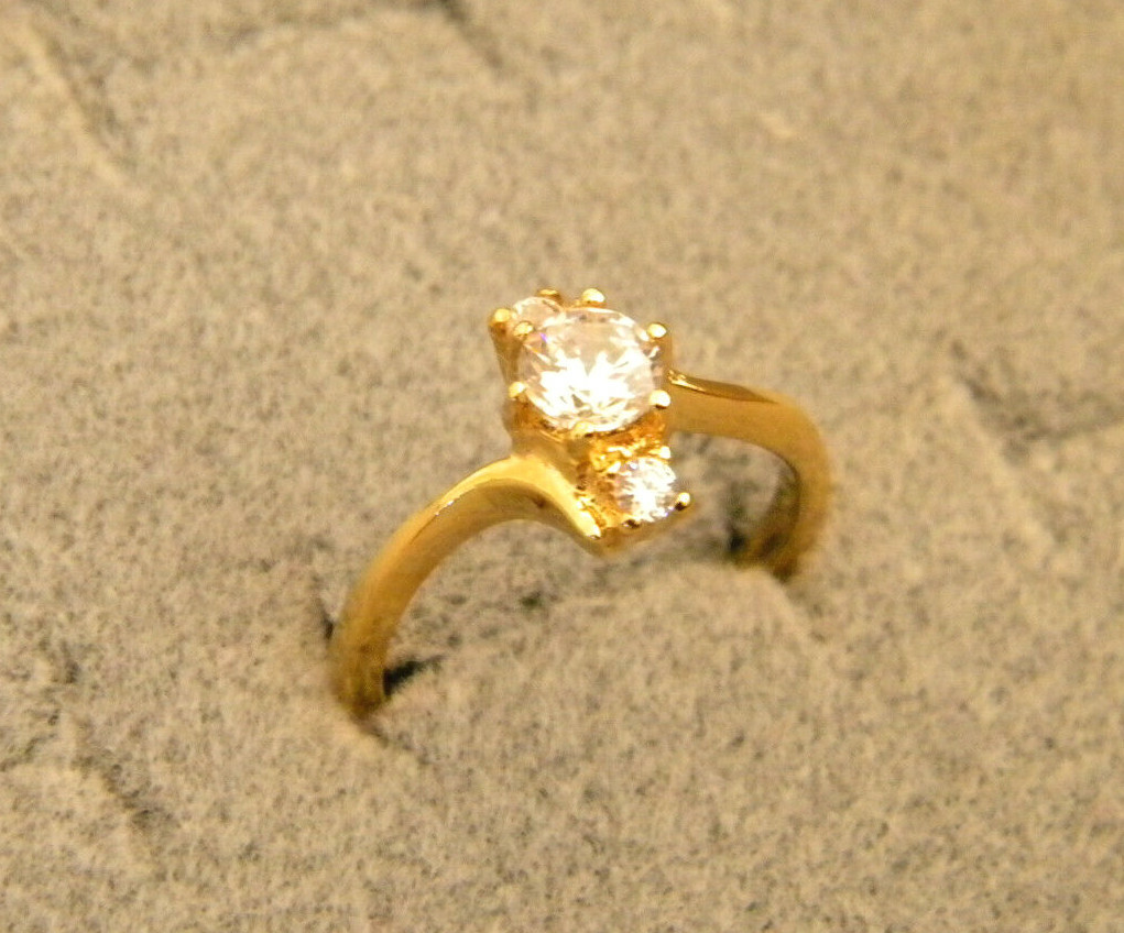Lady’s Women’s Girl’s Yellow Gold Plated 3 Clear Round CZ’s Fashion Ring Size 7
