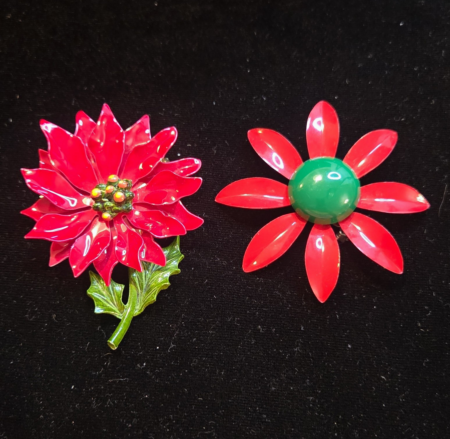 Lot of 2 Red/Green Flower Vintage Brooch Pins Metal Enamel-Style Floral
