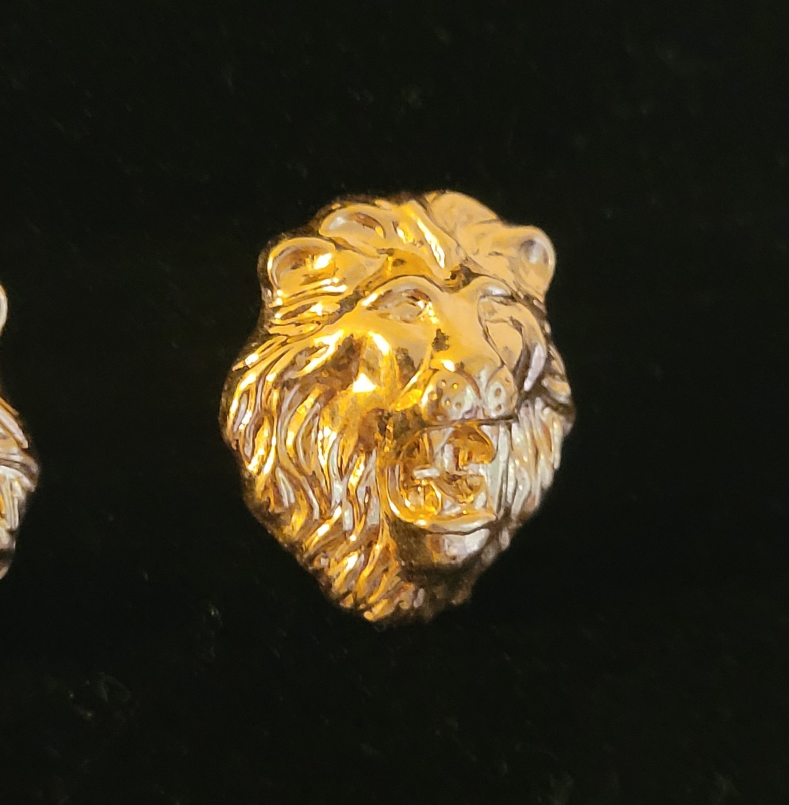 Vintage Yellow Gold Tone Lion Head Stud Post Pierced Earrings .75″ Unsigned