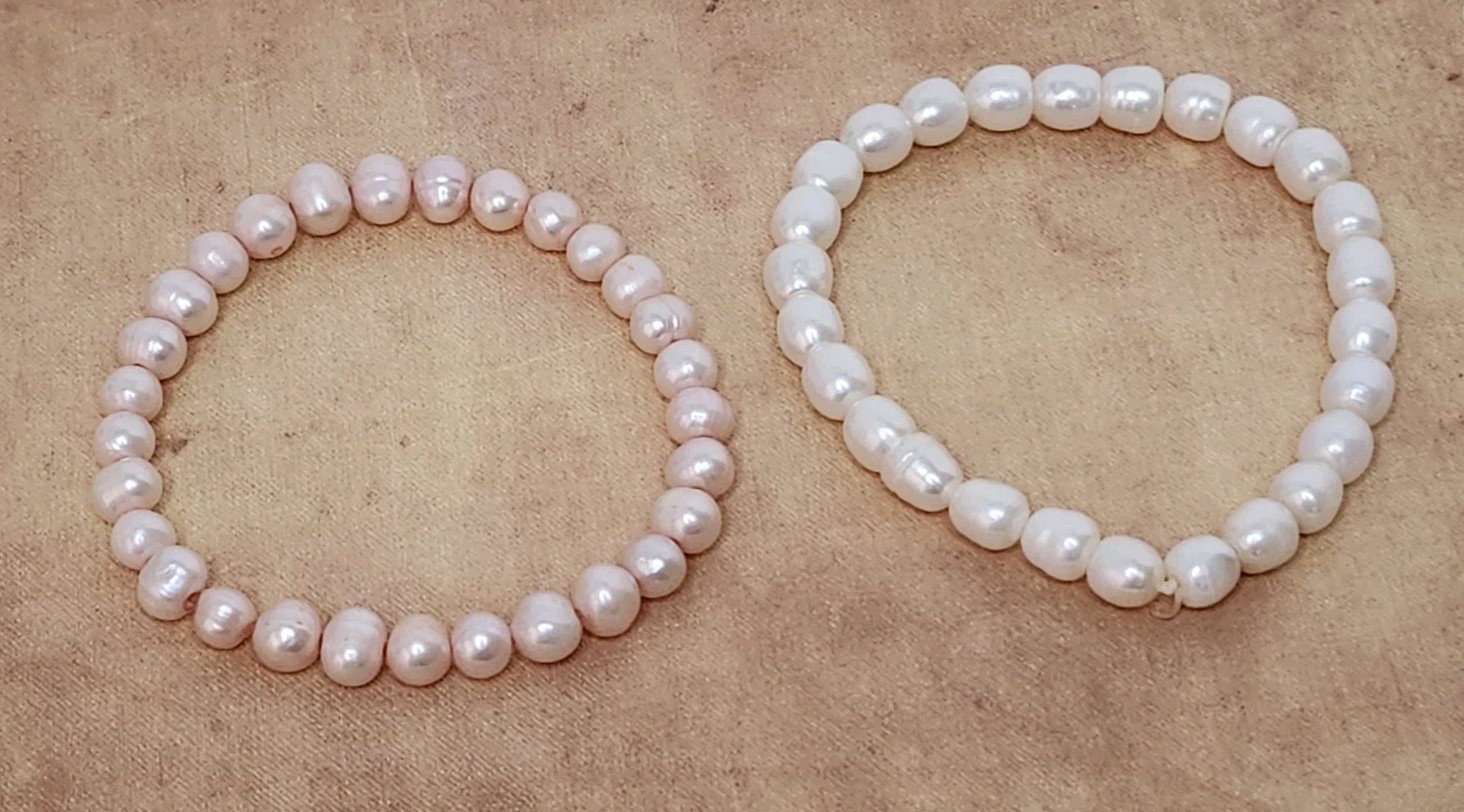 2 Natural Freshwater Pearls Stretch Bracelets – 1 White And 1 Pale Pink