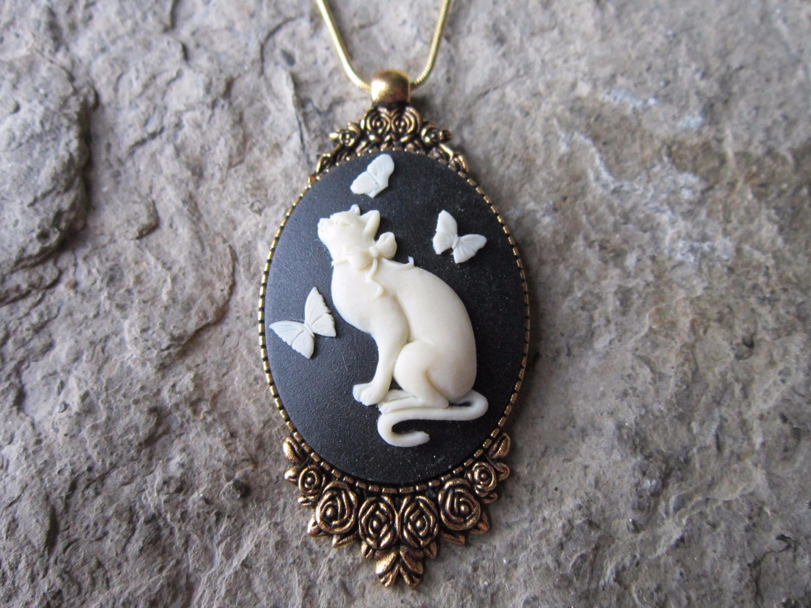 KITTY CAT AND BUTTERFLIES CAMEO ANTIQUED GOLD TONE NECKLACE – UNIQUE – CAT LOVER