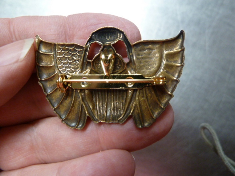 (B-BUG-251) Scarab beetle love bugs WINGS entomology Egyptian pin pendant brooch