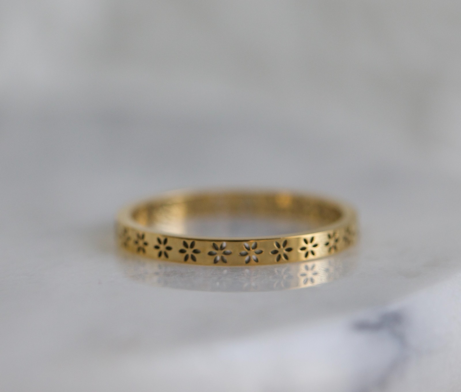 18 KT Gold Plated Stainless Steel Flower Detail Ring Size 7