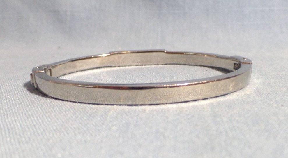 Michael Kors 9 Silver Hinge Bangle Bracelet Crystals Snap Lock