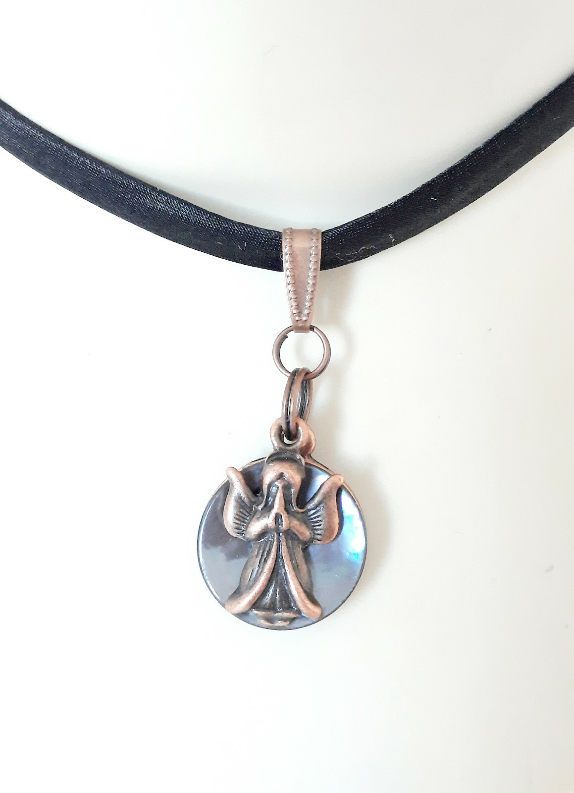 GUARDIAN ANGEL pendant round metal, color old copper with abalone real mother…