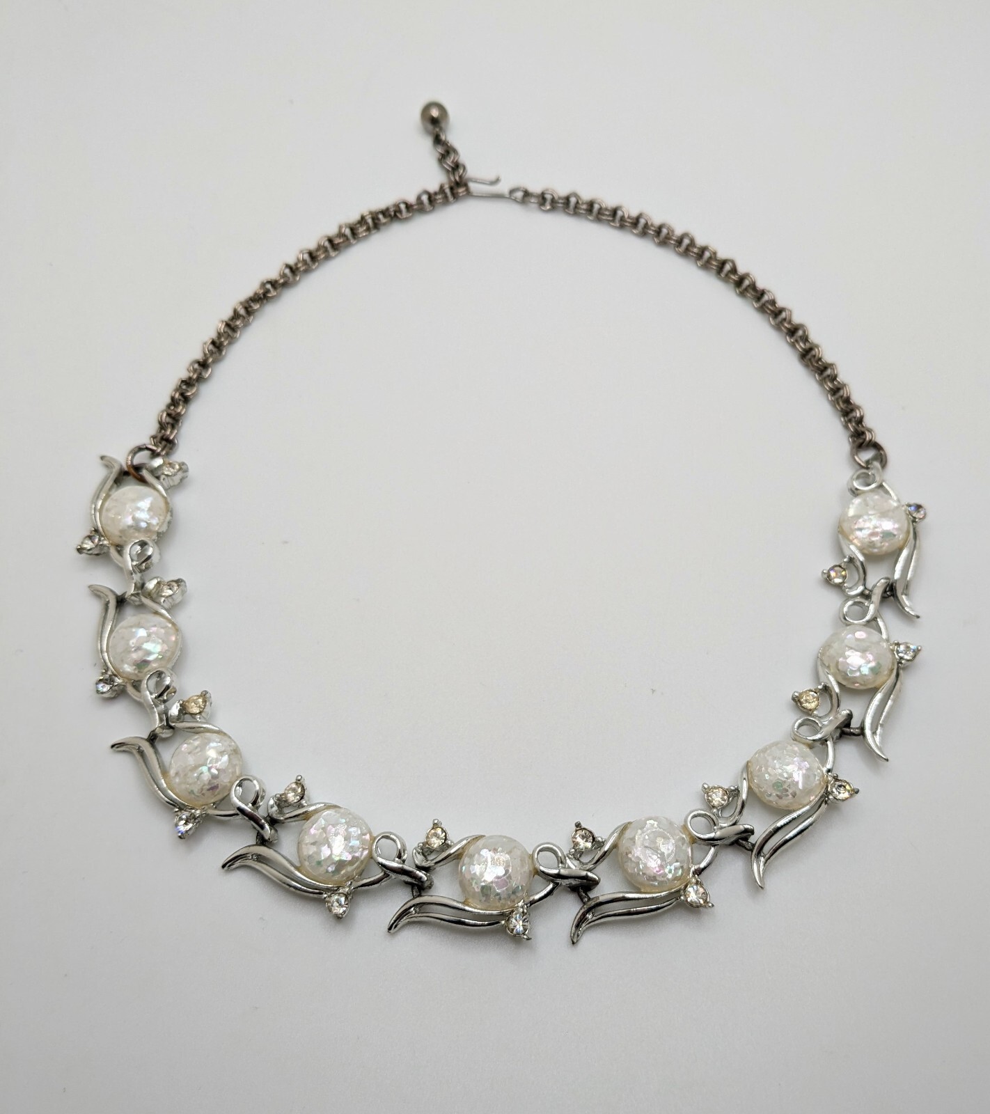 Vintage 1950s White Lucite Confetti Cabochons Choker Necklace 17.5″ unsigned