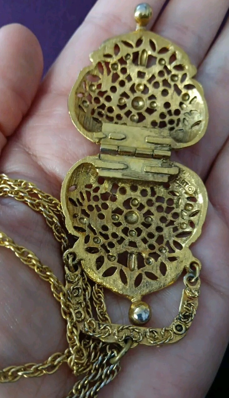 ART Filigree Purse Locket Pendant Sachet Necklace Victorian Style Kiss Lock Vtg