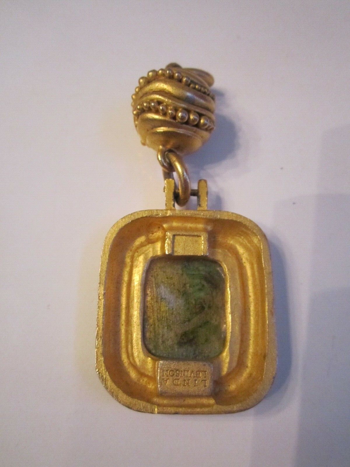 VINTAGE LINDA LEVINSON PENDANT – HEAVY GOLD TONE – OFC-9