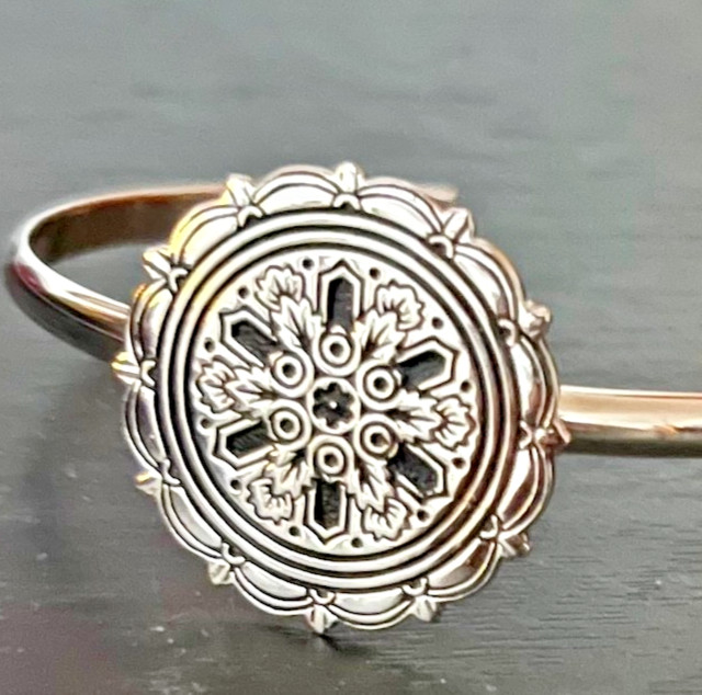 Lenox Sterling Silver Cuff Bracelet Round Filigree Medallion Scalloped Edge New
